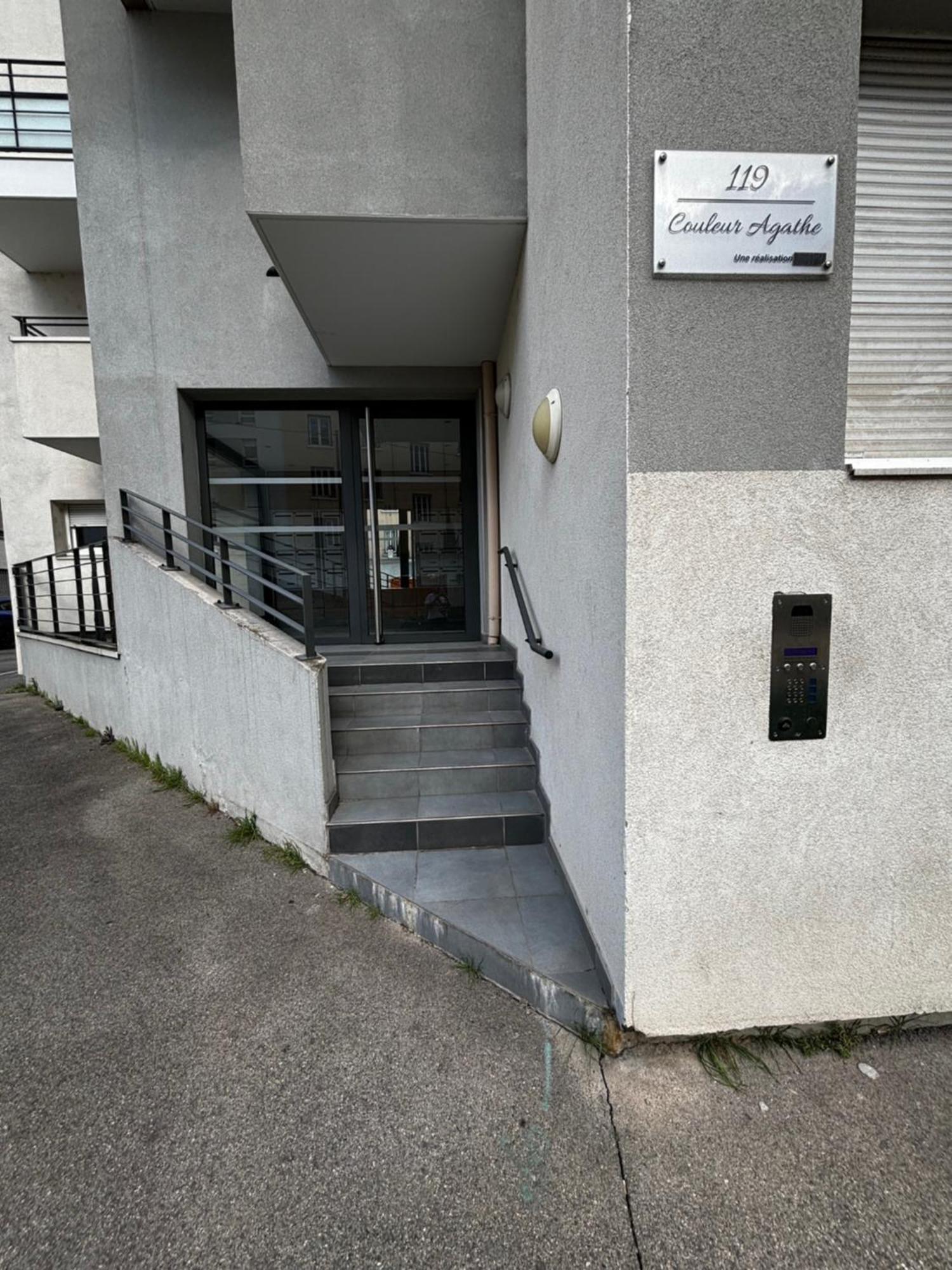 L'Havana : Proche Gare Partdieu / Aeroport / Groupama Stadium Villeurbanne Luaran gambar